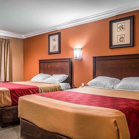 Baymont By Wyndham Ontario Hotel Exterior photo