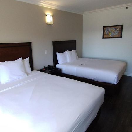 Baymont By Wyndham Ontario Hotel Exterior photo