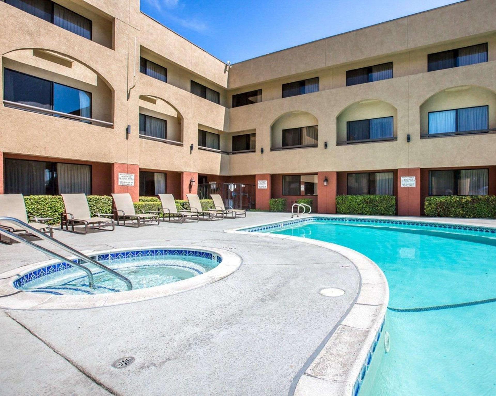 Baymont By Wyndham Ontario Hotel Exterior photo