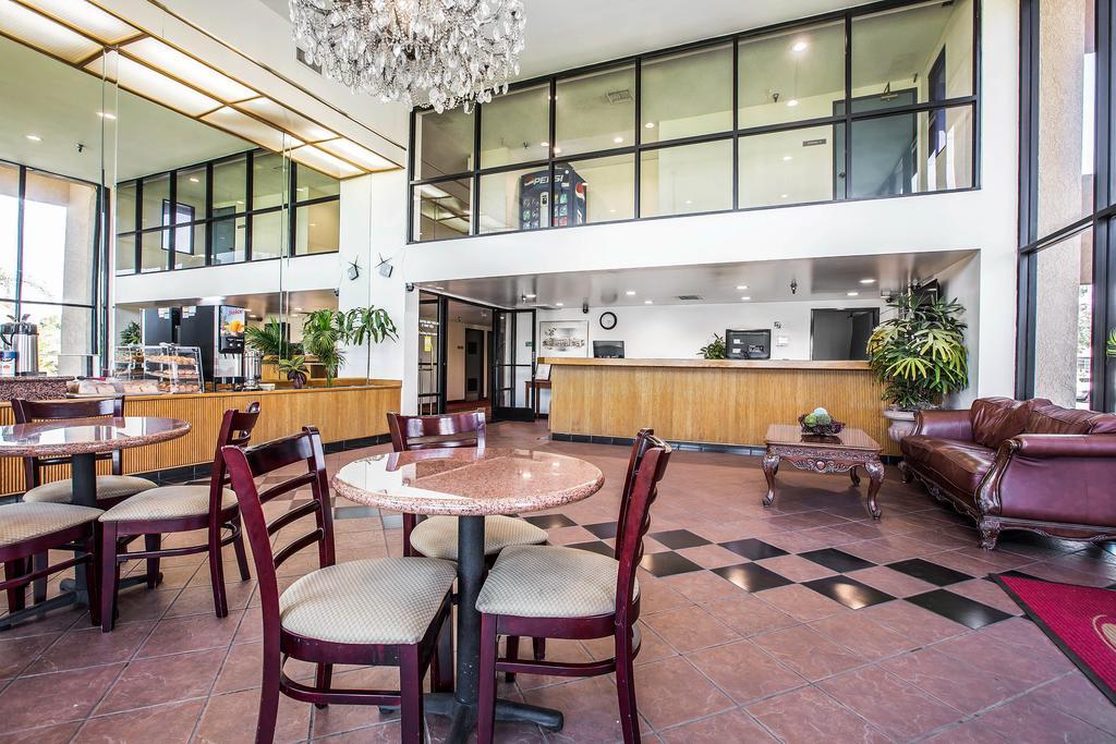 Baymont By Wyndham Ontario Hotel Exterior photo
