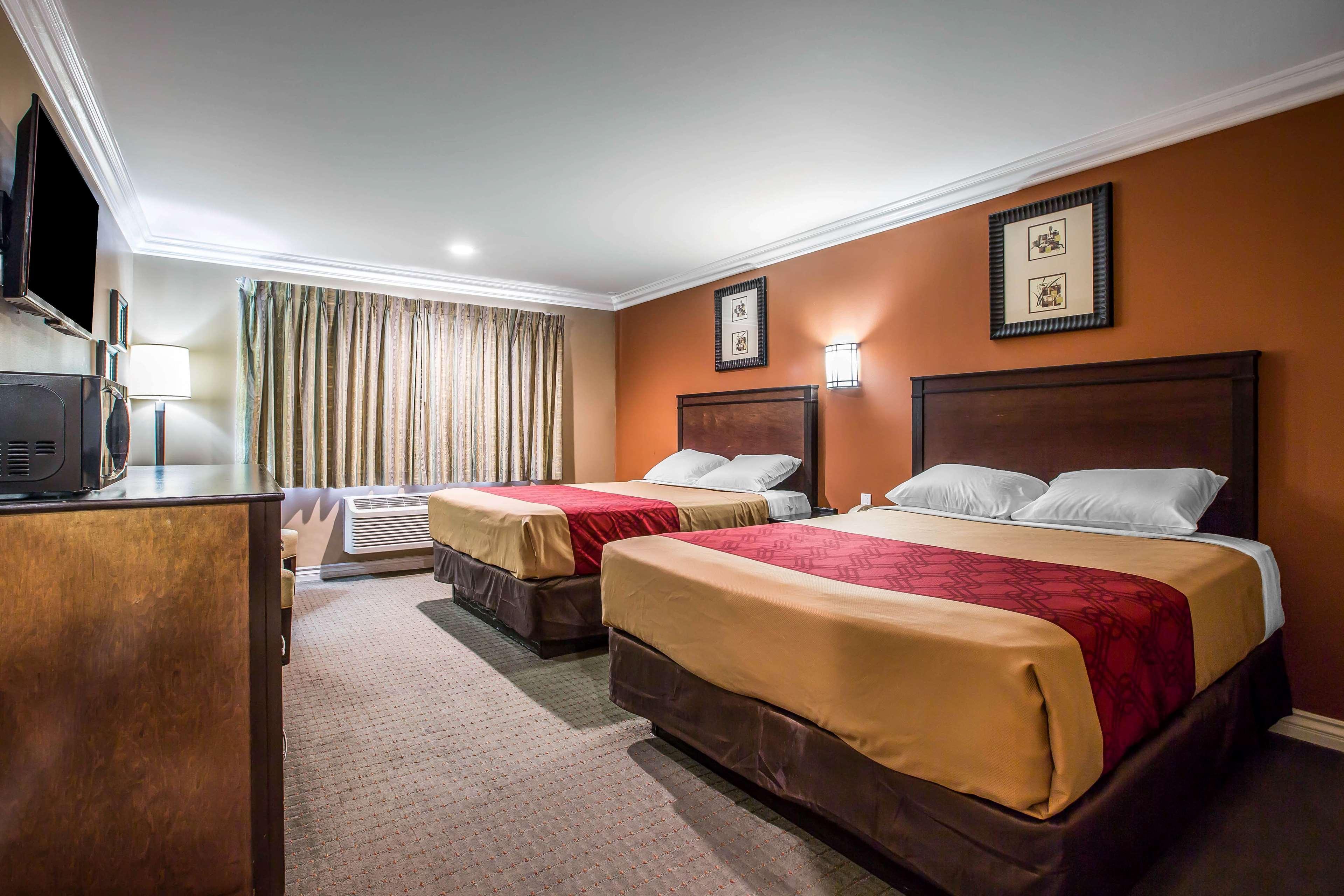 Baymont By Wyndham Ontario Hotel Exterior photo