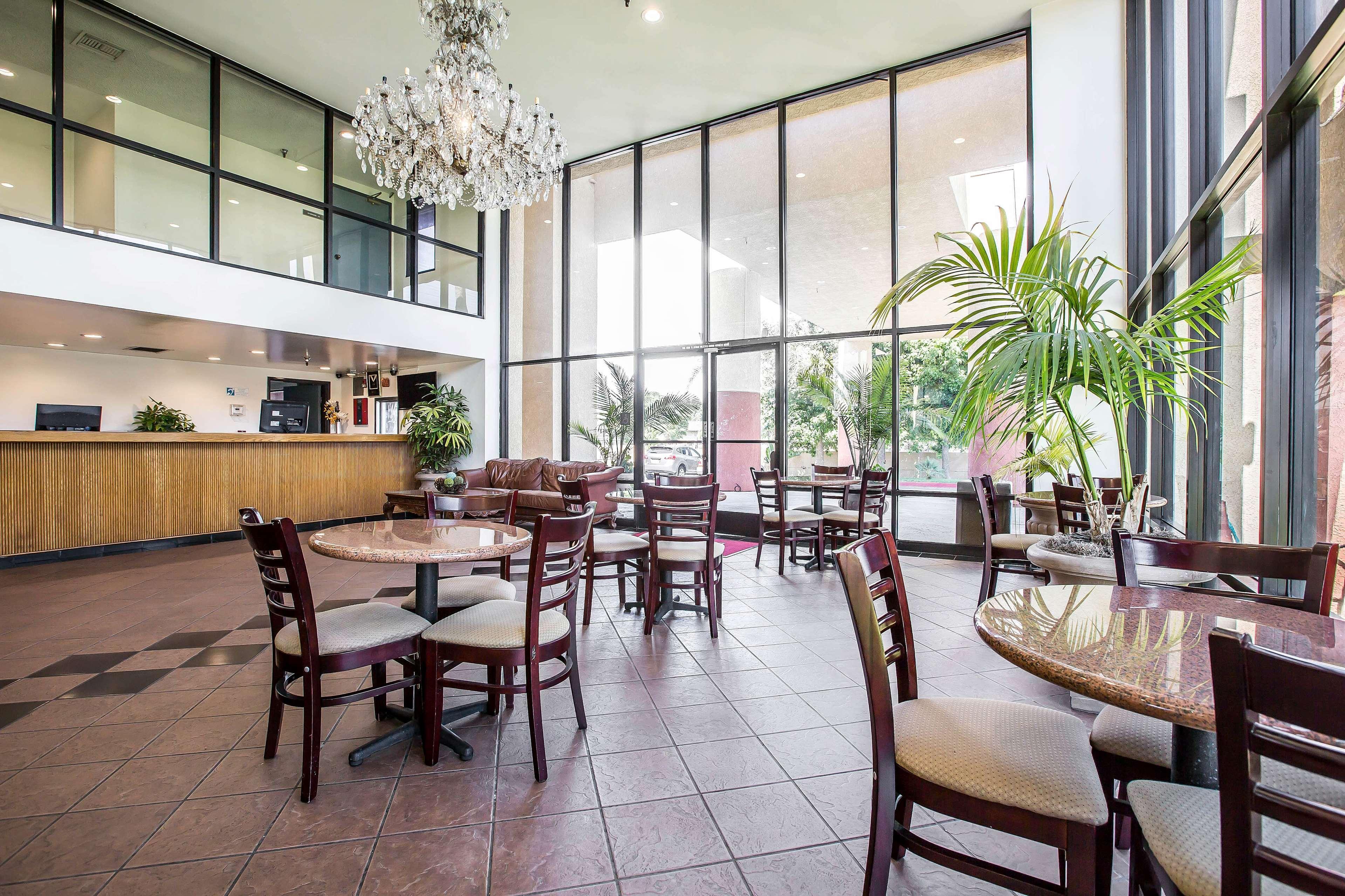Baymont By Wyndham Ontario Hotel Exterior photo