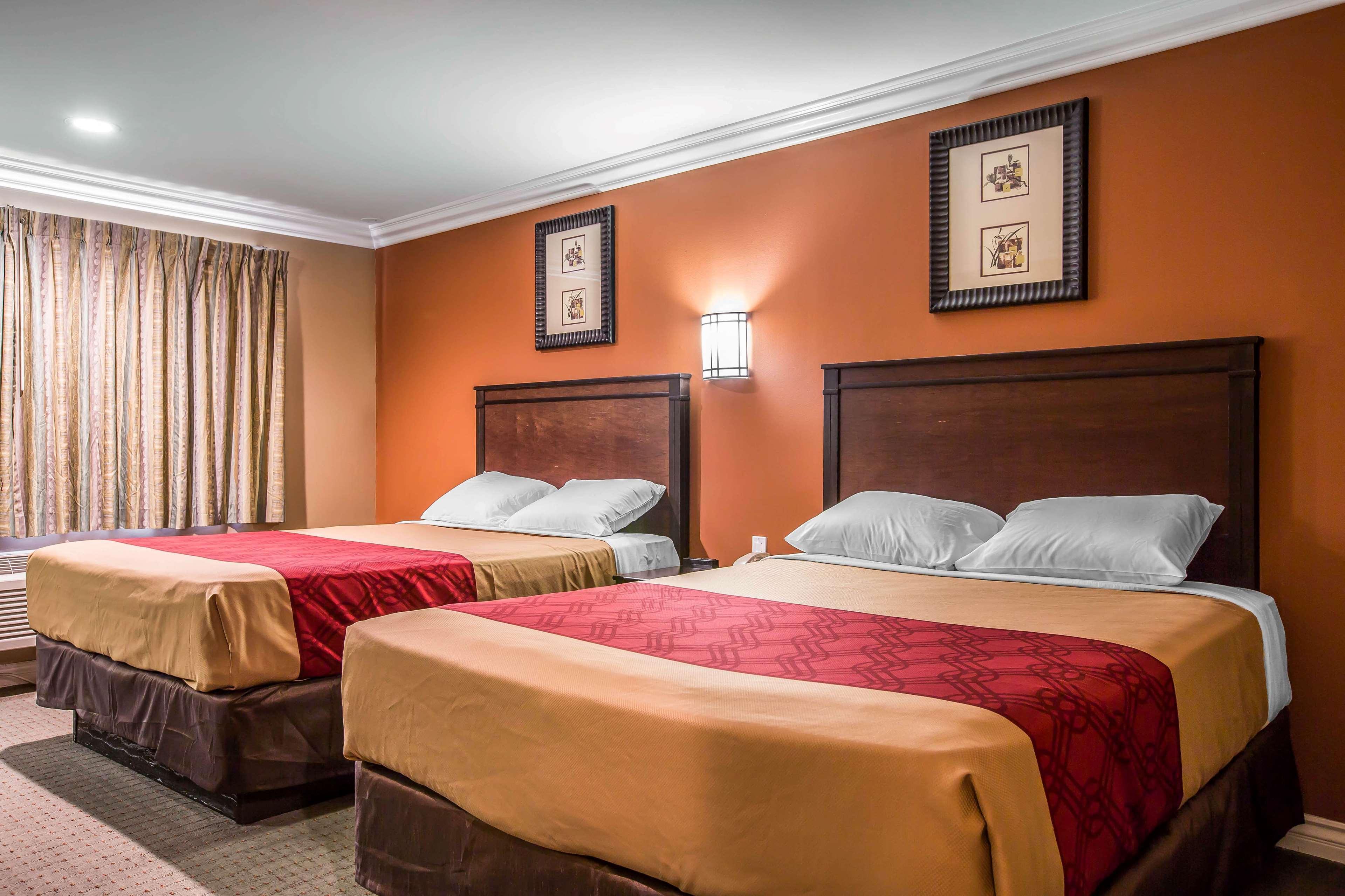 Baymont By Wyndham Ontario Hotel Exterior photo