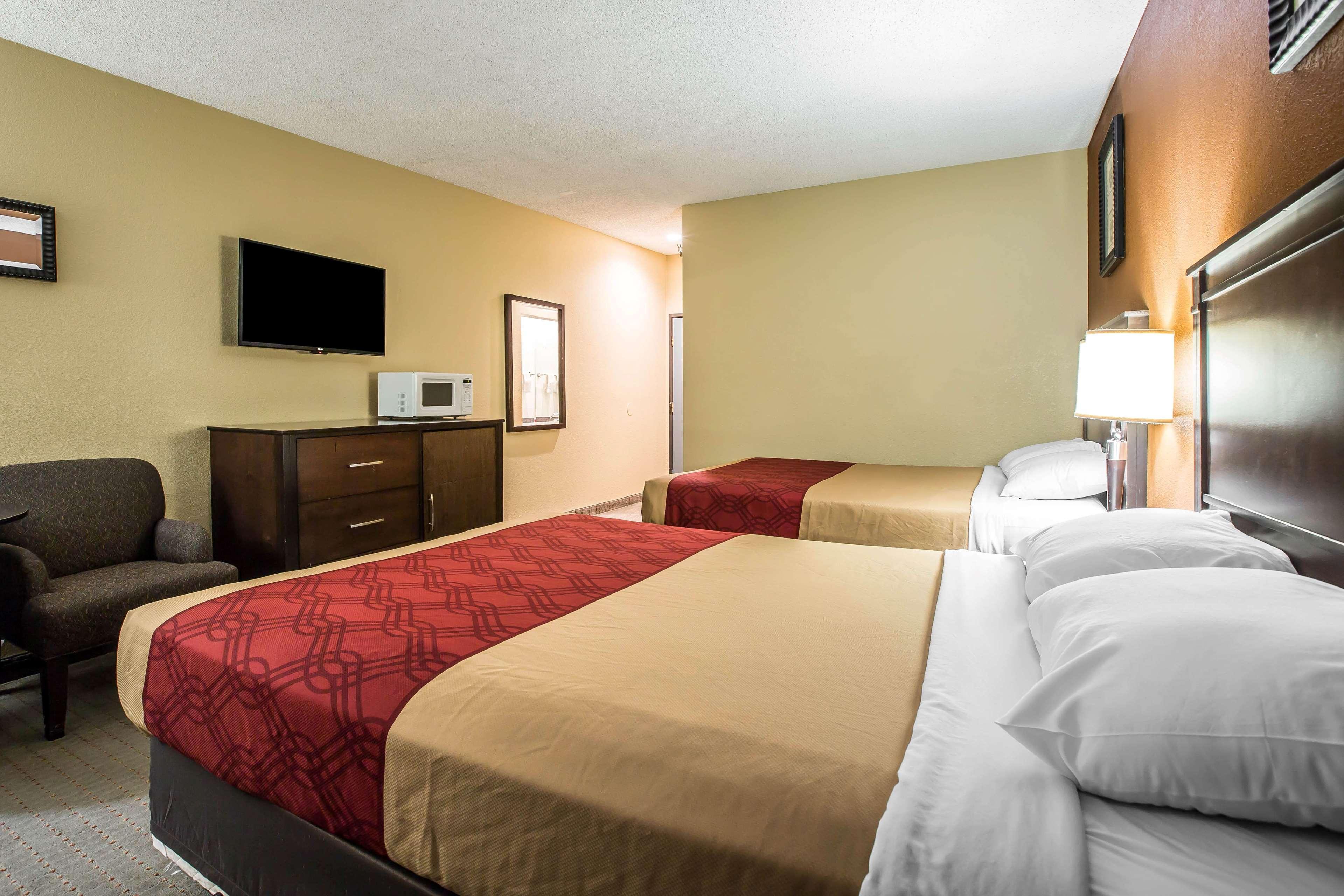 Baymont By Wyndham Ontario Hotel Exterior photo