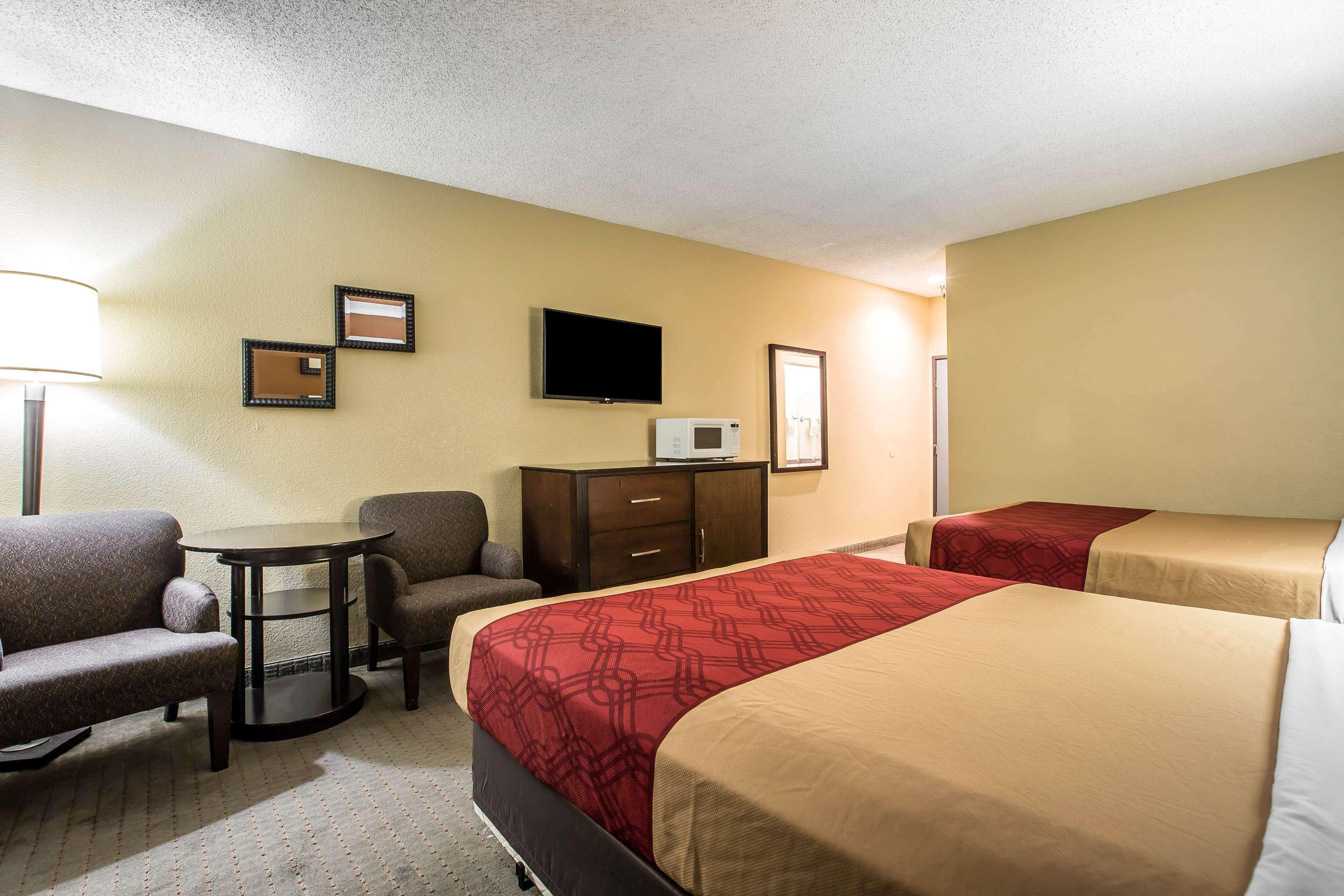 Baymont By Wyndham Ontario Hotel Exterior photo