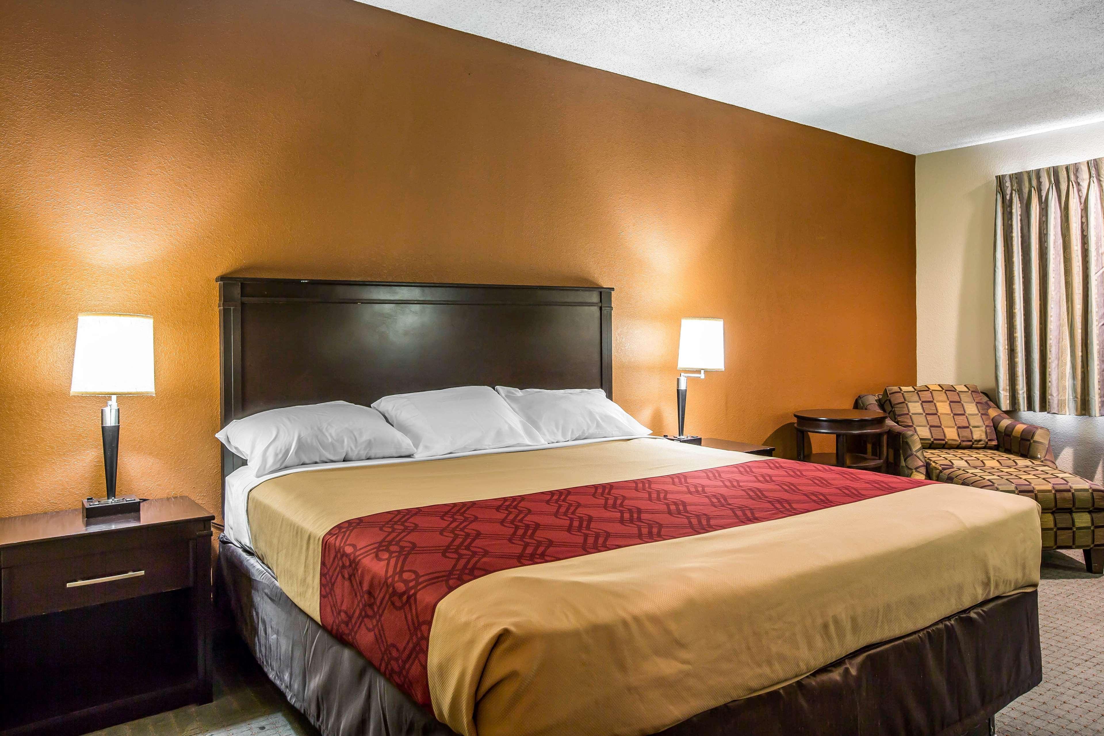 Baymont By Wyndham Ontario Hotel Exterior photo