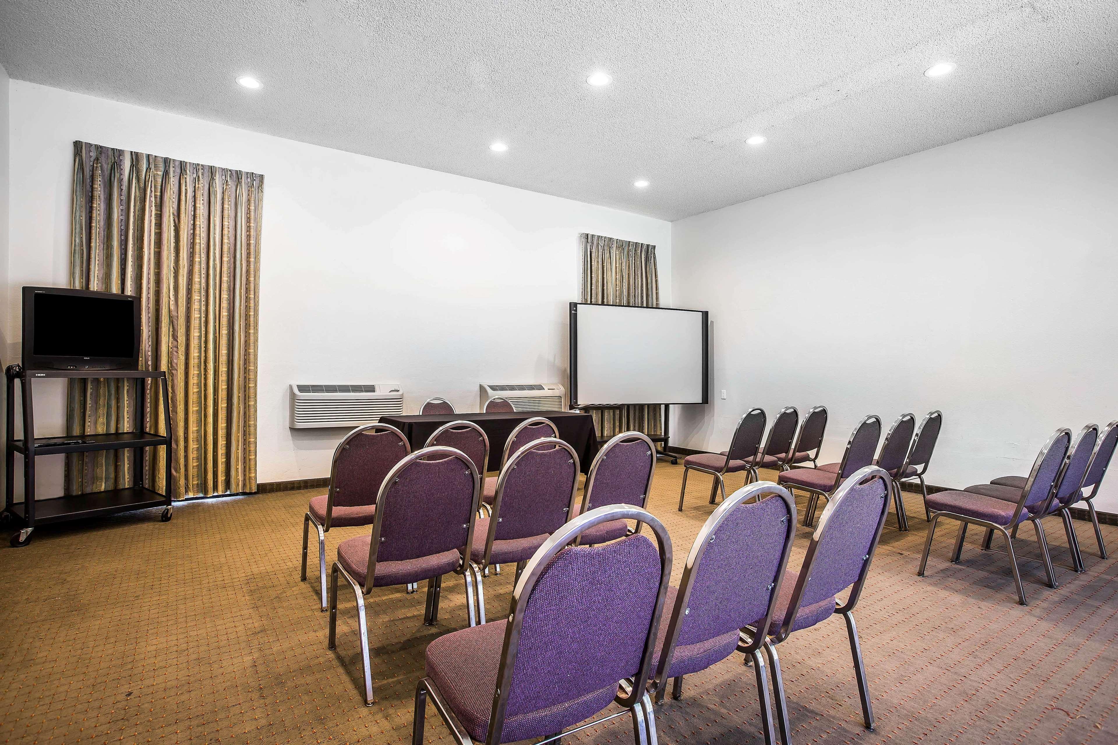 Baymont By Wyndham Ontario Hotel Exterior photo