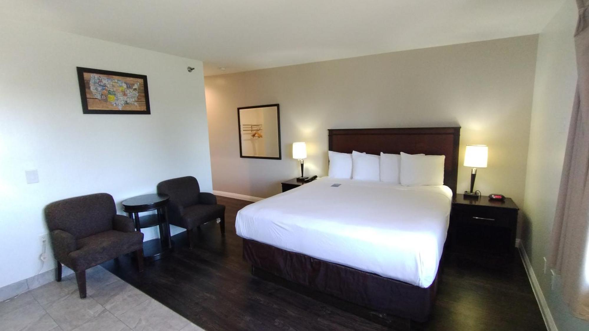 Baymont By Wyndham Ontario Hotel Exterior photo