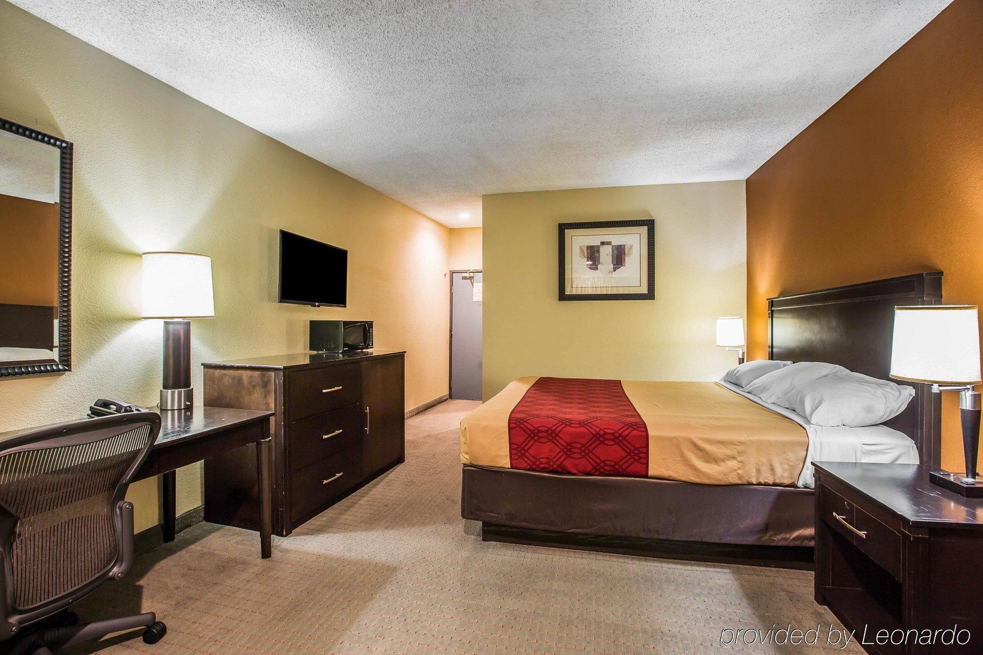 Baymont By Wyndham Ontario Hotel Exterior photo
