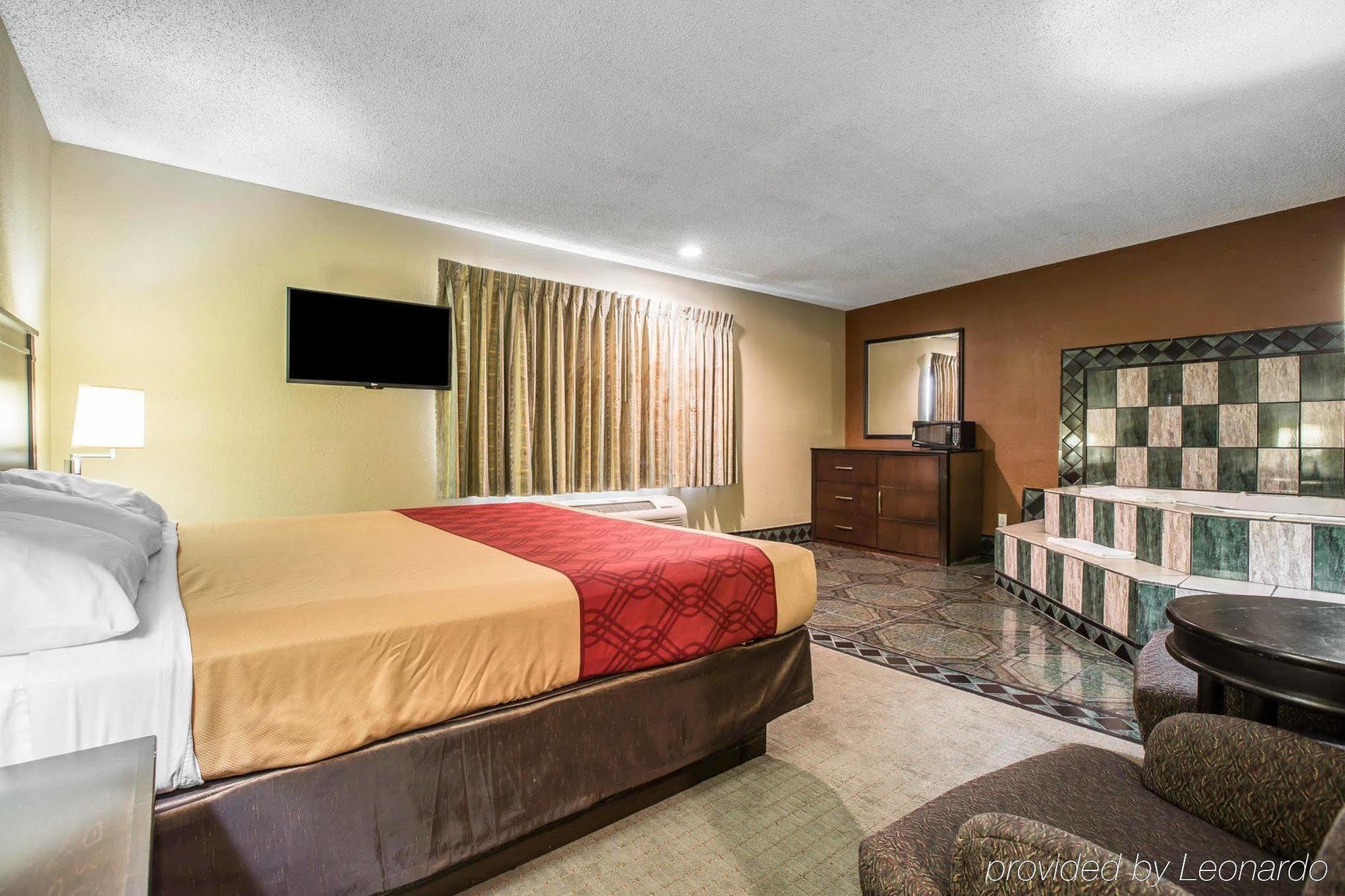 Baymont By Wyndham Ontario Hotel Exterior photo